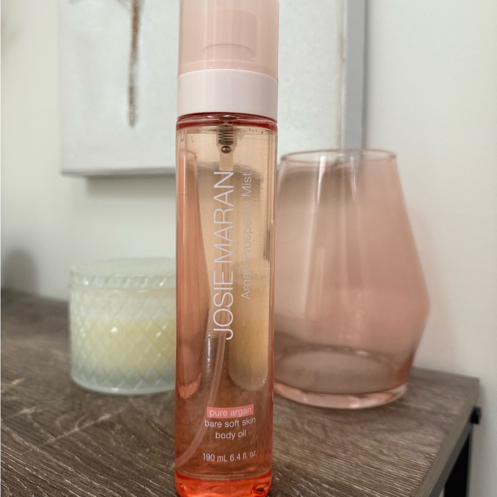 JOSIE MARAN Pink and White Moisturizer